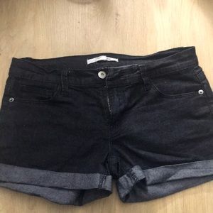 Stretchy denim shorts